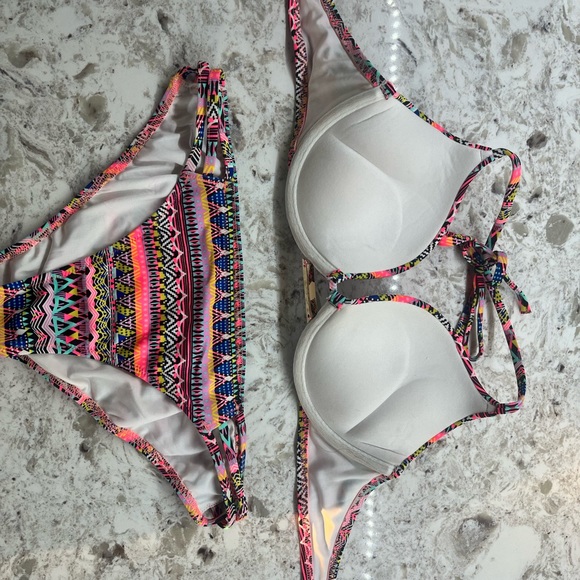 Victoria's Secret SWIM bombshell Multi Zig Zag Foil Top & bottom- 32B. - Picture 3 of 4